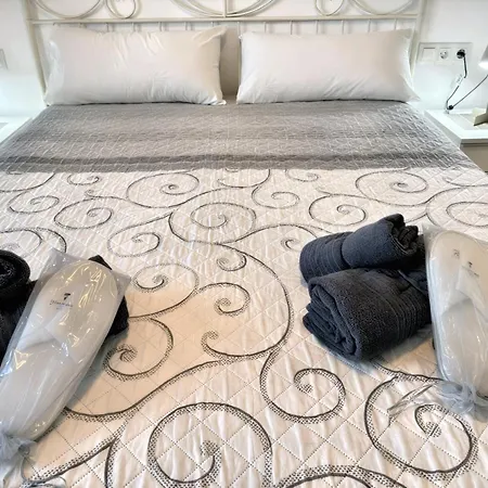 Lovely World - La Nogalera Apartmán